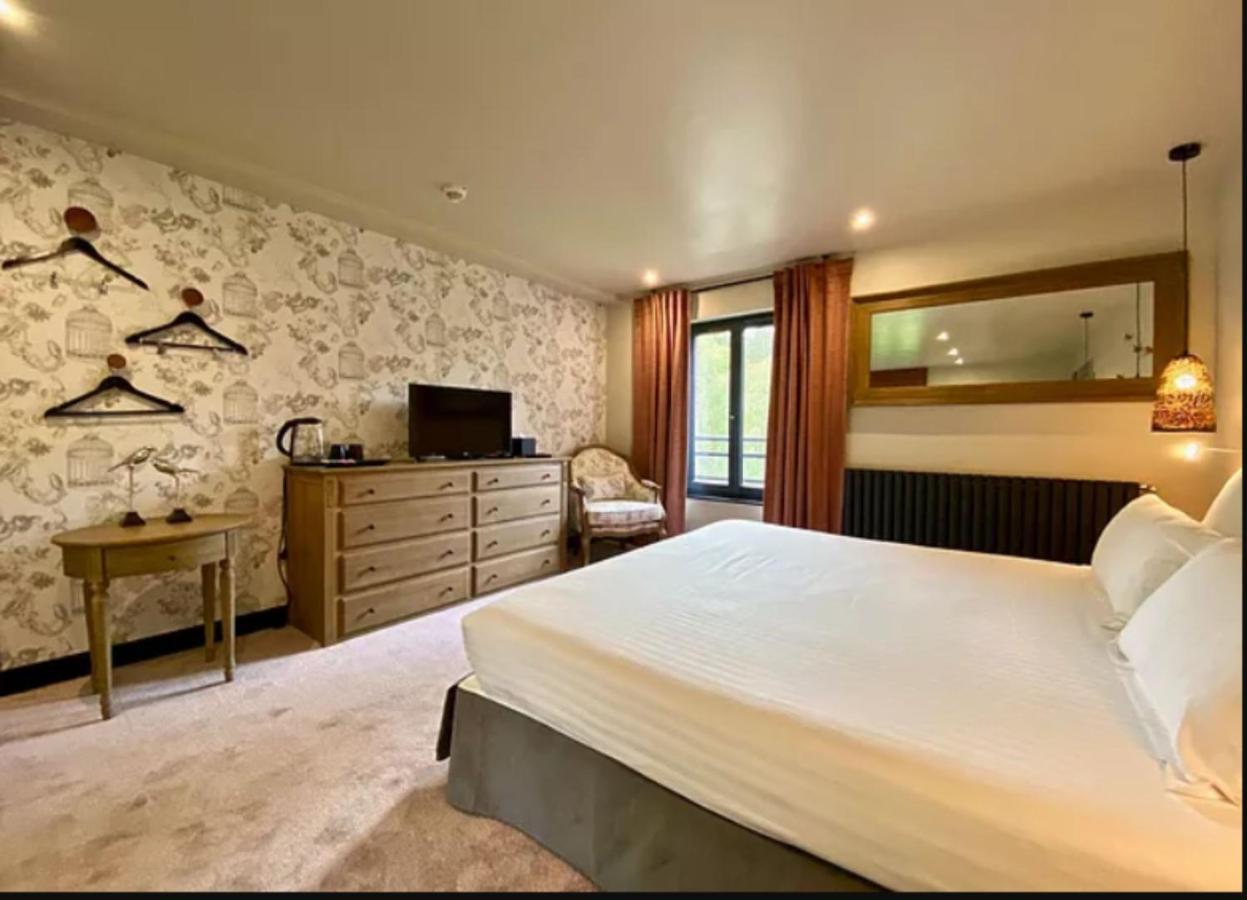 Le Moulin Fouret Hotell Saint-Aubin-le-Vertueux Exteriör bild