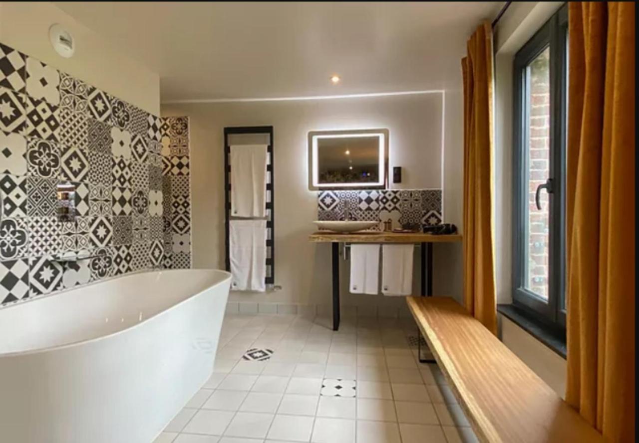 Le Moulin Fouret Hotell Saint-Aubin-le-Vertueux Exteriör bild