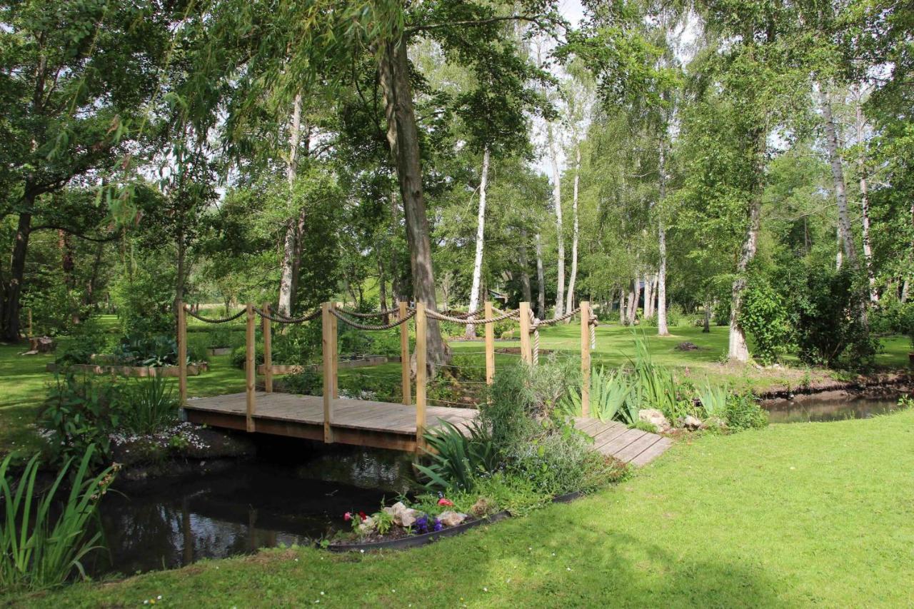 Le Moulin Fouret Hotell Saint-Aubin-le-Vertueux Exteriör bild